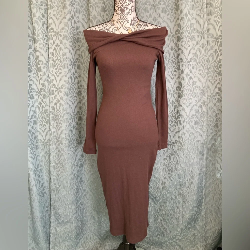 Universal Thread | NWT Women’s Off The Shoulder Long Sleeve Ribbed Dress - Picture 2 of 6